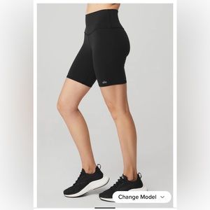 Alo 7” Biker Short Black
